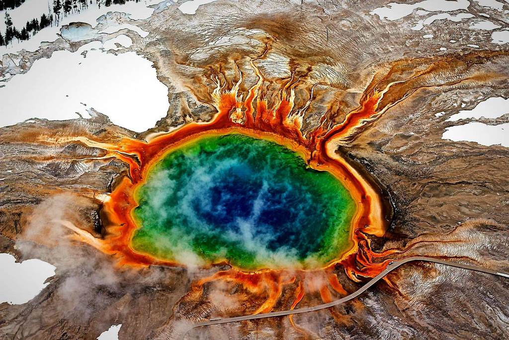 An aerial view of the jewel-like Grand Prismatic Spring in Yellowstone National Park © Marie-Louise Mandl / EyeEm / Getty Images.
