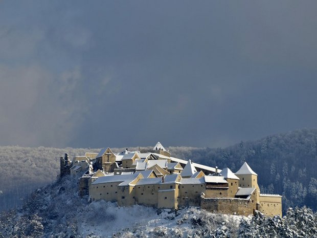 Rasnov-Castle-Brasov-Romania-cr-getty