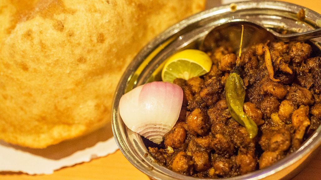 chole-bhatura-in-delhi-best-street-food-in-india