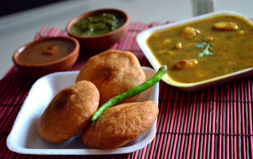 pyaz-kachodi-in-jaipur-best-street-food-in-india