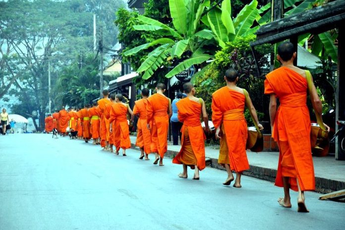 alms giving ceremony luang prabang morning 2