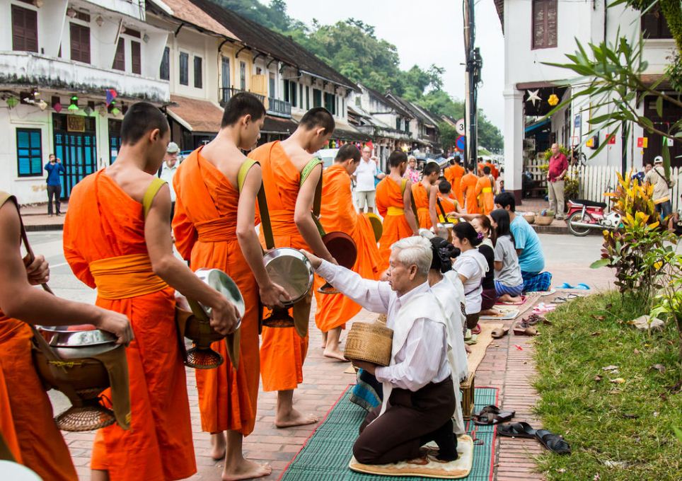 alms giving ceremony luang prabang