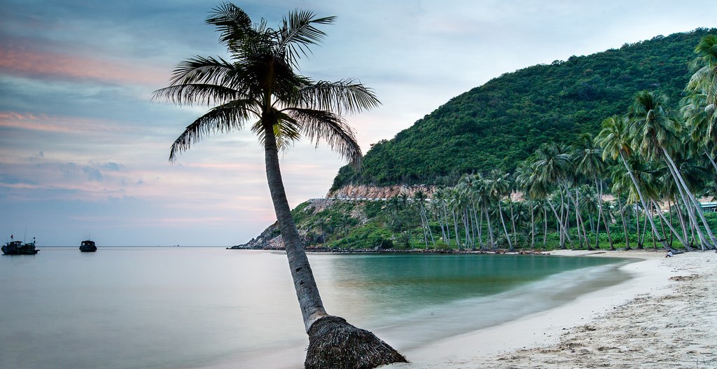 Calm beach on Nam Du island