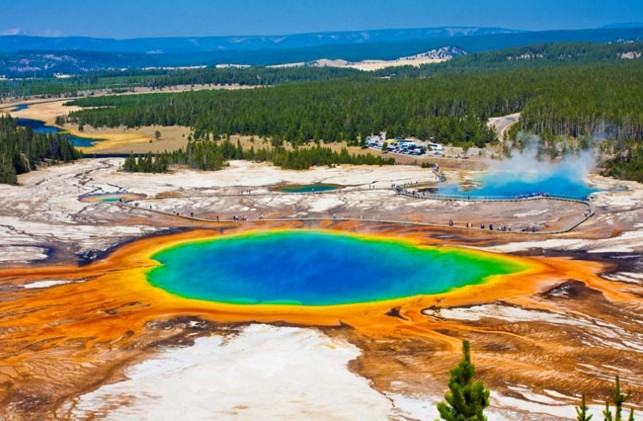 FOR NATURE LOVERS YELLOWSTONE