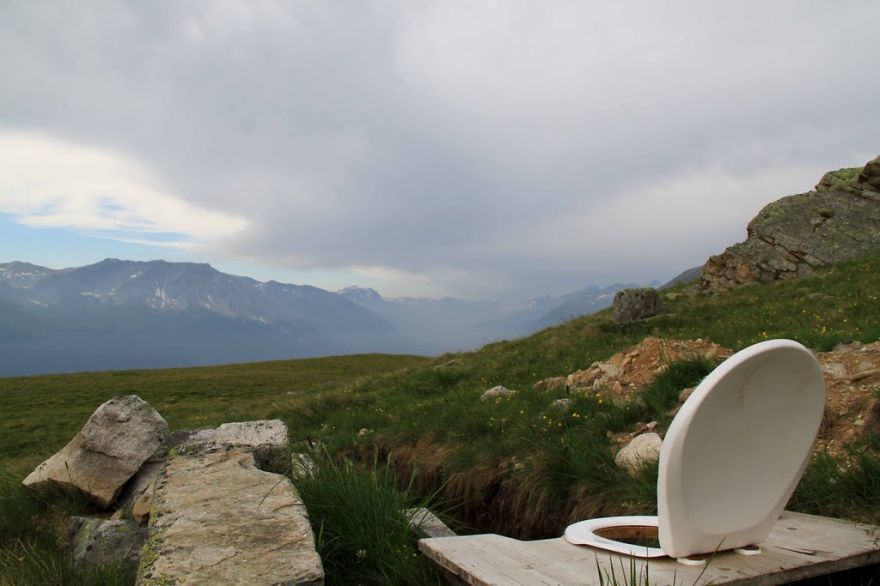 Mountain-toilet-Switzerland.jpg