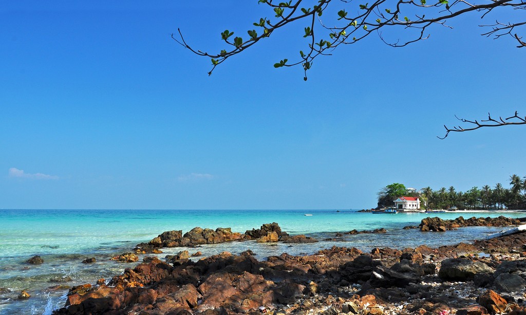Rocky reefs on Nam Du islands ( kenhdulich.org