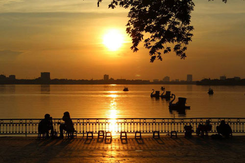 The sunset at Tay Lake