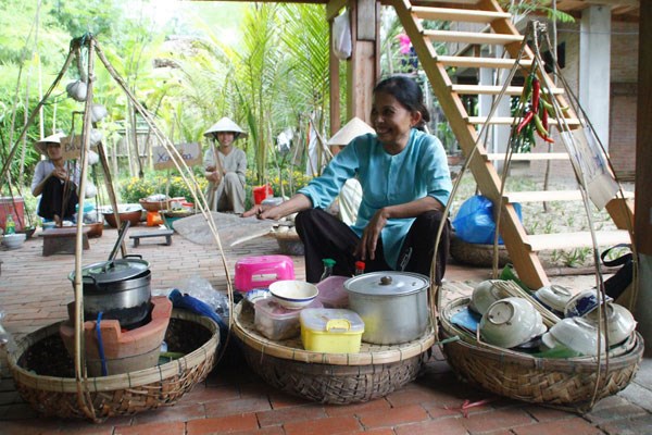 Triem Tay Hoi An travel guides - vendor food rural market