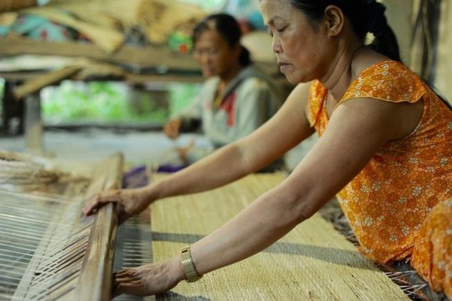 Triem Tay Hoi An travel guides - weaving mats craft
