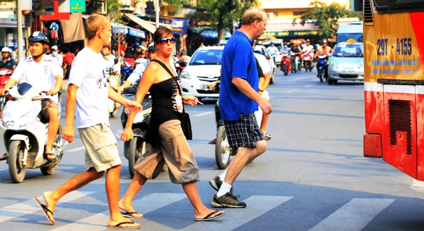 Vietnam cross the street 2