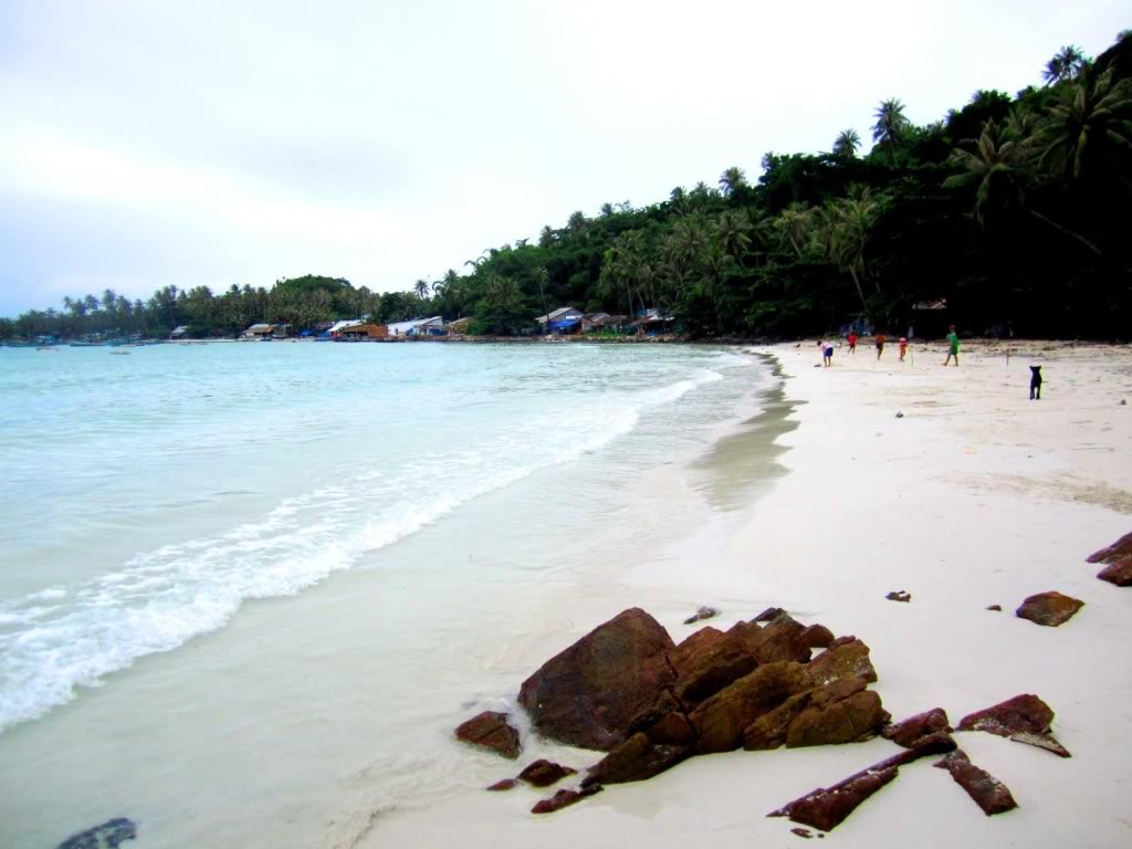 Wild beach on Nam Du Islands (vietnam-travel.org)