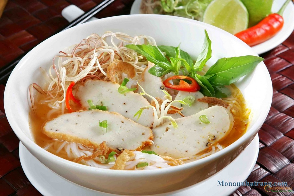 banh-canh-cha-ca-nha-trang-late-night dishes