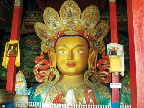 buddist statue in Thiksey monastery, doanhnhansaigon.vn