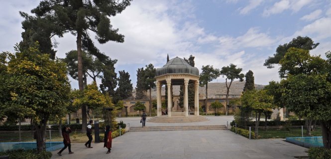 Hafez tomb in Shiraz city – Photo: wp