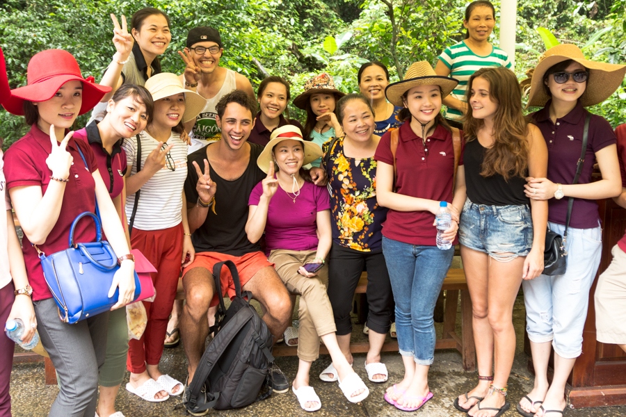 Photo with a bunch of Chinese tourists in Phong Nha