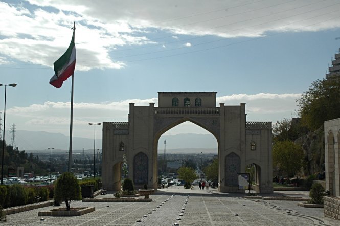 Quran gate in Shiraz city – Photo: panoramio