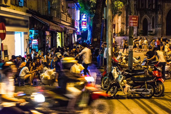 restaurants on the pavement