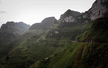roads getiing around ranges of rocky mountains
