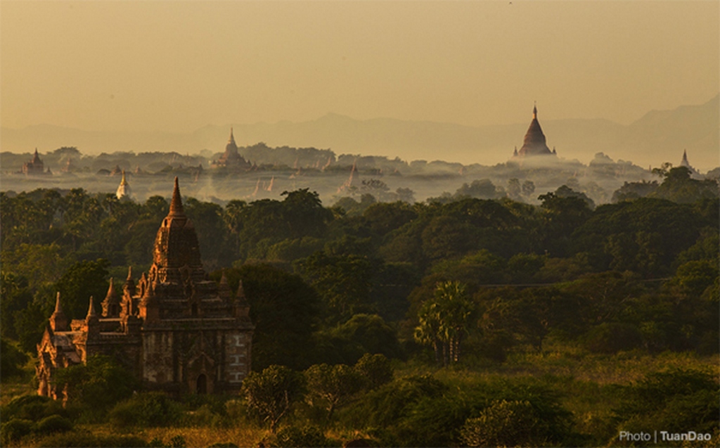 Many visitors linger to survey the beauty of the ancient capital when the sun rises_Bagan travel guide_source: Tuan Dao