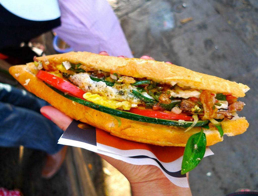 A delicious loaf of bread from Bánh mì Phuong Photo: mytour.vn