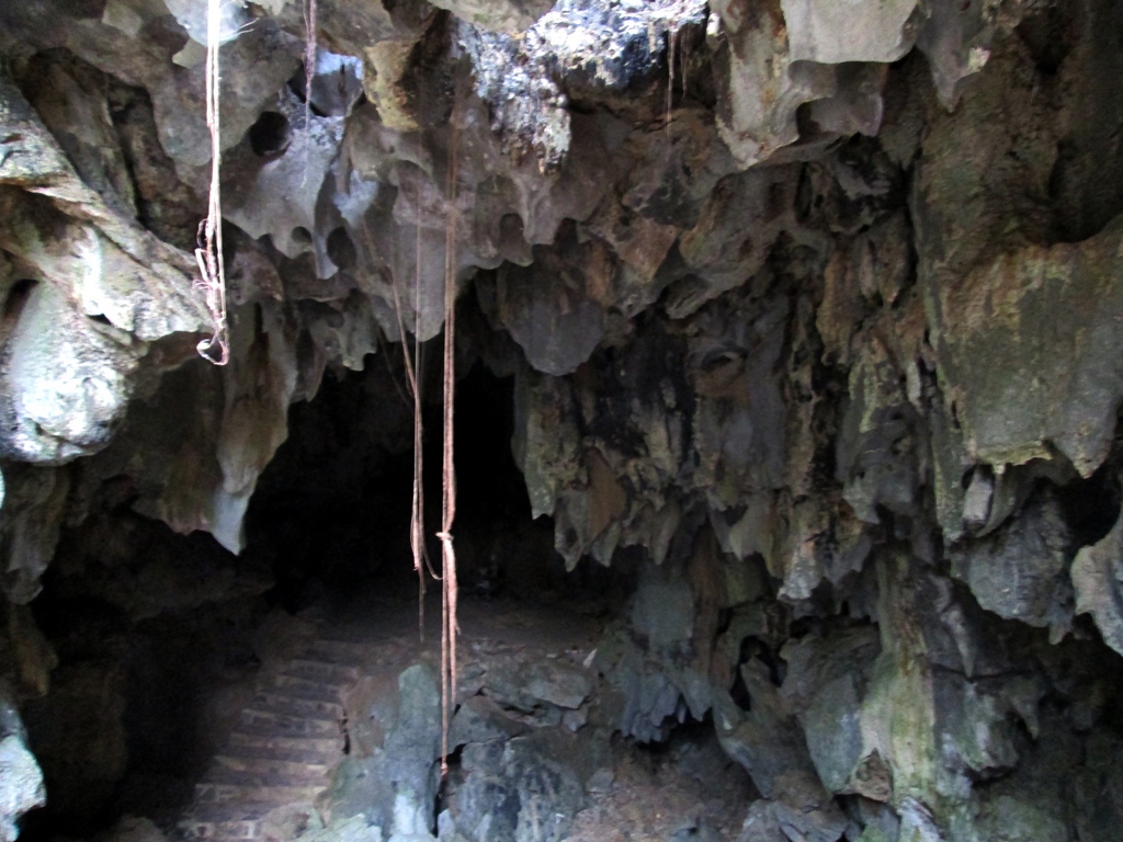 Da Dung 2 mountain Ha Tien Vietnam tourist attraction mysterious caves