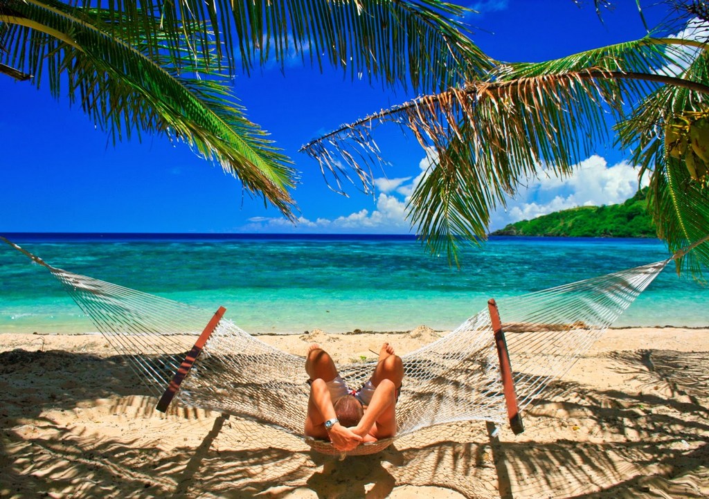 If you are not adventurous, relaxing by the beach in Fiji is ideal for you Photo: destefanistravel.blogspot.com