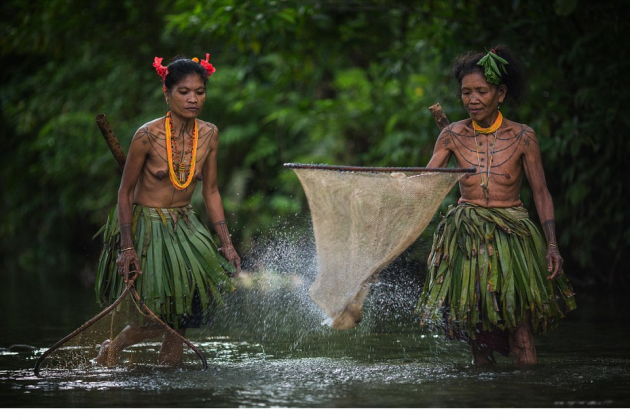 22+ incredible pictures capture the beauty of the Mentawai Tribe ...