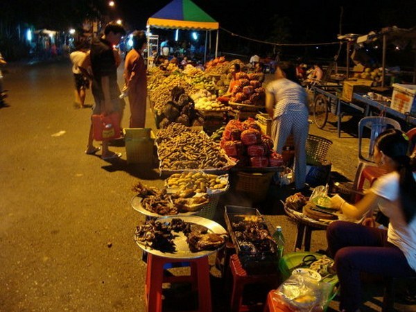 Ha tien night market Vietnam tourist attraction open cheap travel guide shopping