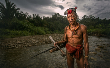 22+ incredible pictures capture the beauty of the Mentawai Tribe