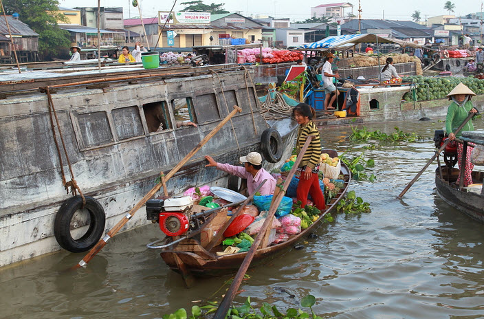 The floating market. Photo: canthotourist.vn
