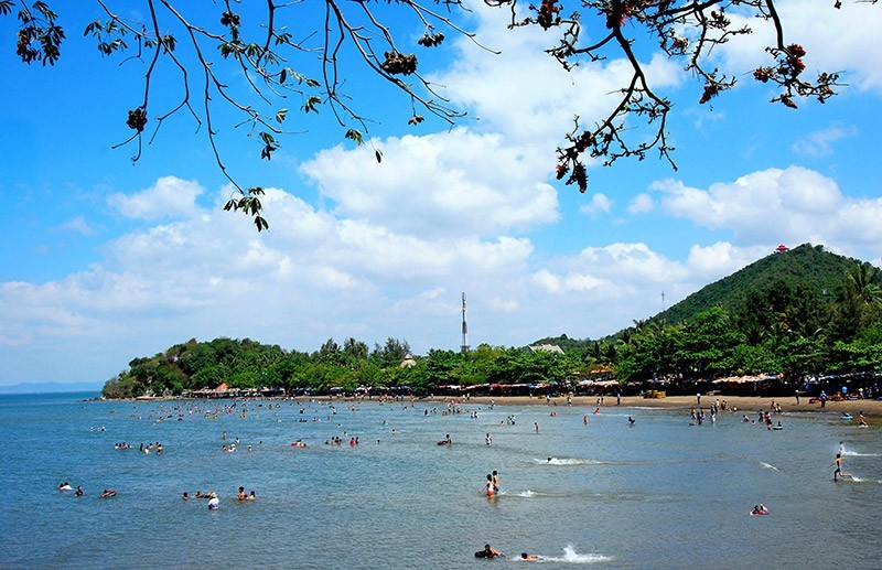 Mui Nai beach Ha tien tourist attraction Vietnam travel guide swimming cool