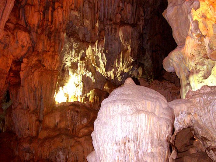 Thach dong cave 2 Ha Tien Thon Van Vietam tourist attraction travel guide