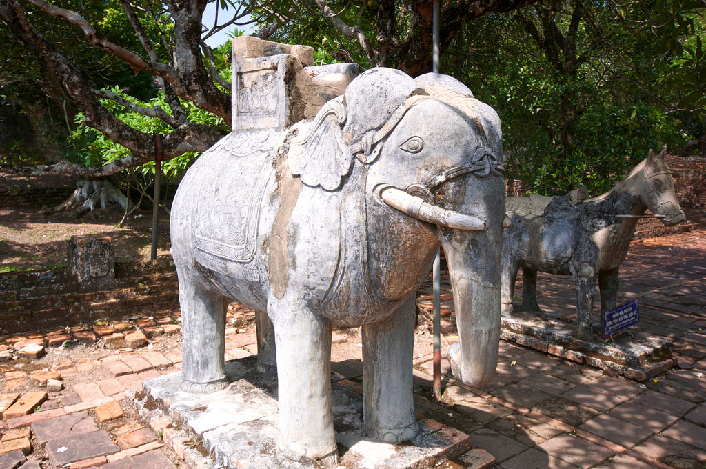 khai-dinh-tomb-imperial-hue-historic-maps-address-opening-hours-guide-hue-tourist-attractions-things-to-do-31