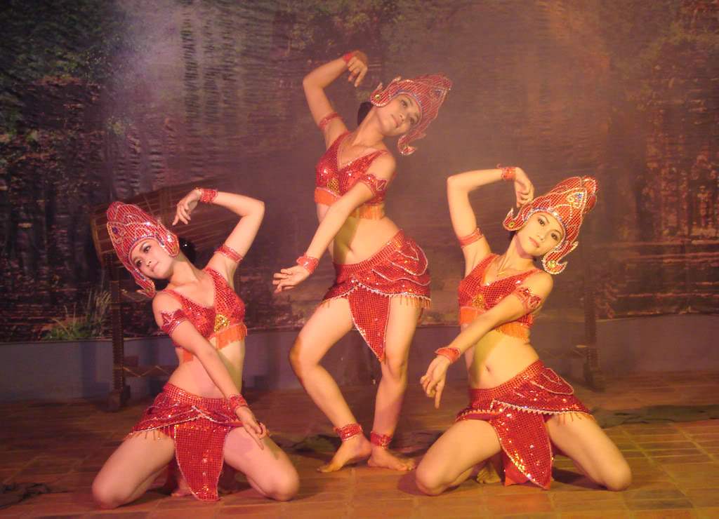 Cham Dancing in Hoi An Photo: vnweblogs