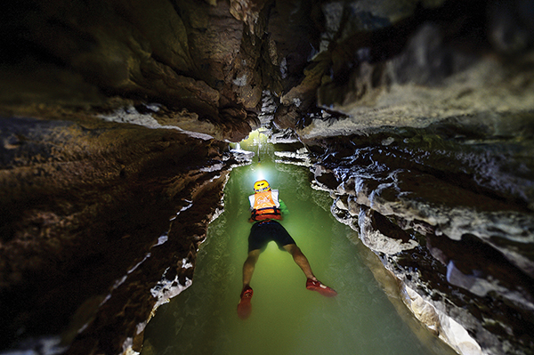hang-en cave cave phong nha ke bang national park