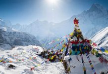 Nepal-Himalaya-Mountains-Annapurna-Pokhara-Prayer-Flags-IS