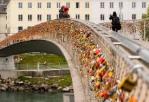 Love-locks-on-Salzburg-bridge-in-Austria Love locks around the world