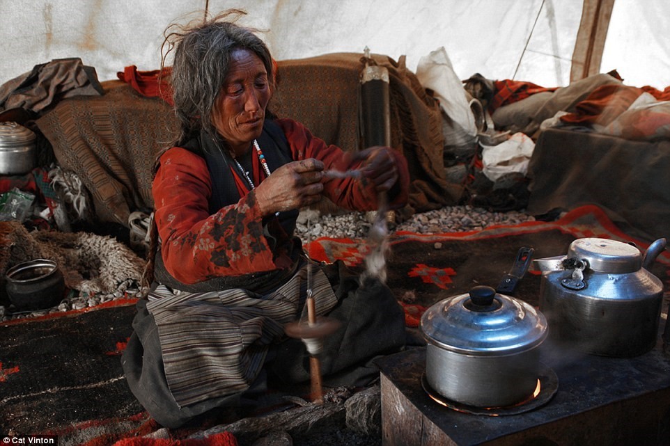 No-money, no-technology, and nomadic life of a tribe in the Himalayas 
