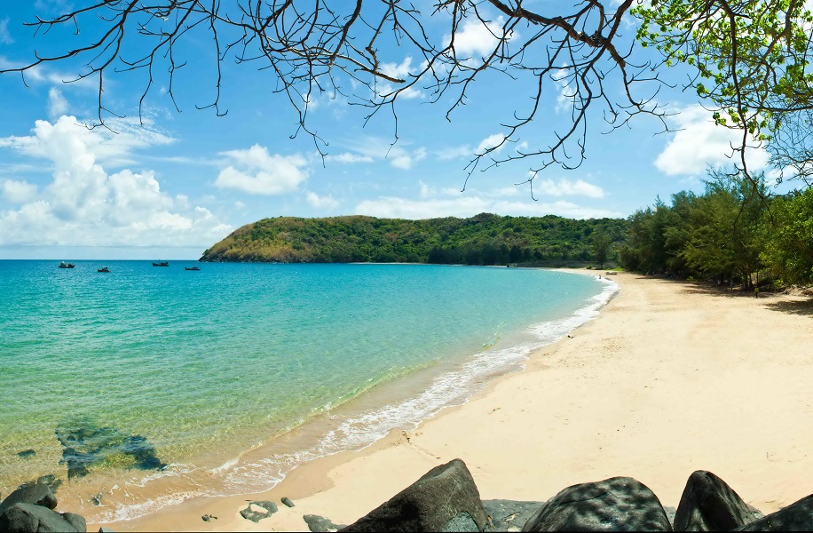 dam trau beach con dao island attractions 12