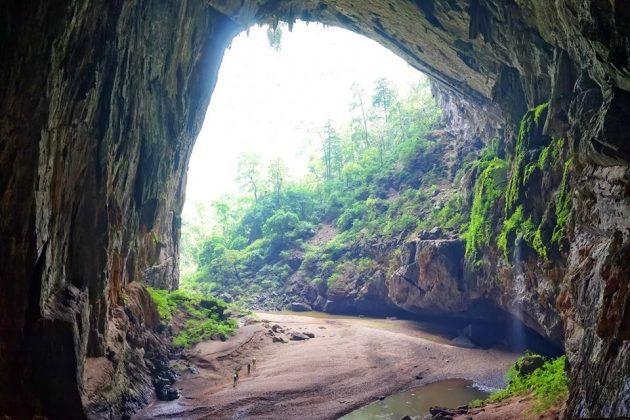 en cave phong nha ke bang national park adventure trip (1)
