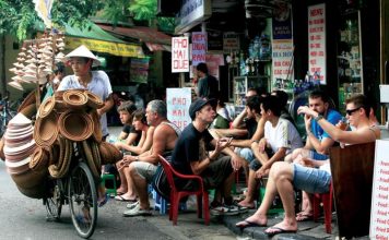 street vendor hanoi old quarter 2 hanoi travel guide autumn