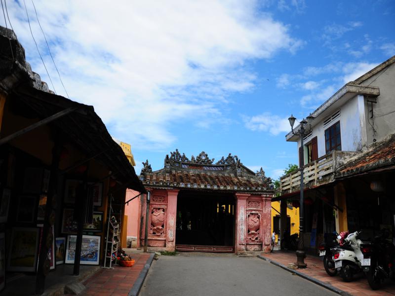 japanese covered bridge hoi an vietnam