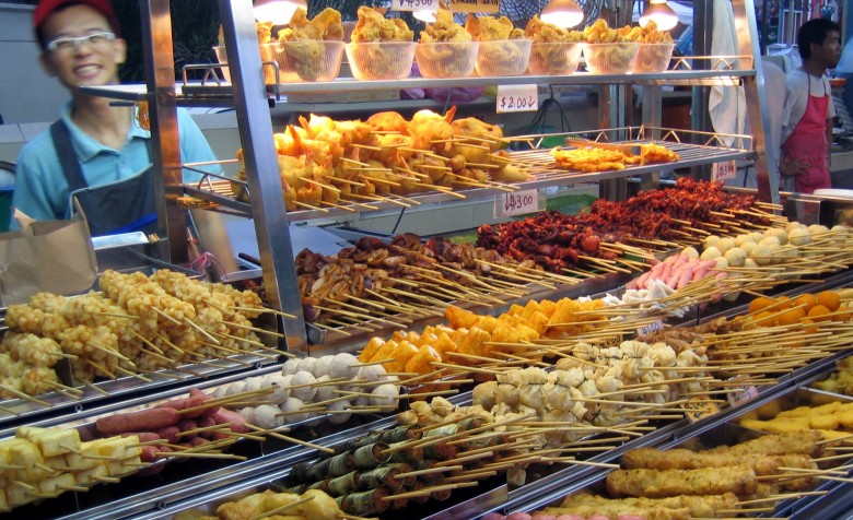 Treat yourself to some authentic Malay Street Food. (Photo: Blue Moon in Her Eyes/Flickr)