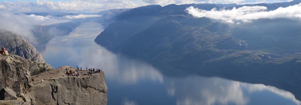 Preikestolen_hovedbilde_Lysefjordsightseeing-cut norway guide