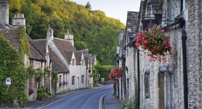 Visiting Bibury — The most charming ancient village in England - Living ...