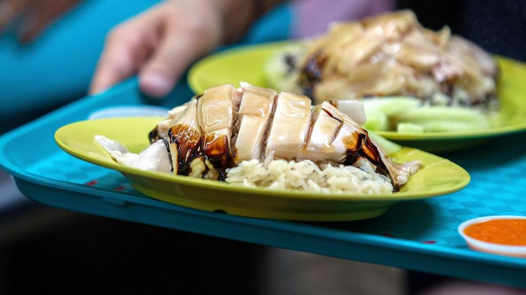 Hainanese chicken rice singapore national dishes 1 best food in singapore, food to eat in singapore, must eat food in singapore,