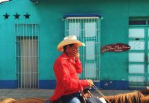 Street photography in Cuba through an iPhone lens (1)
