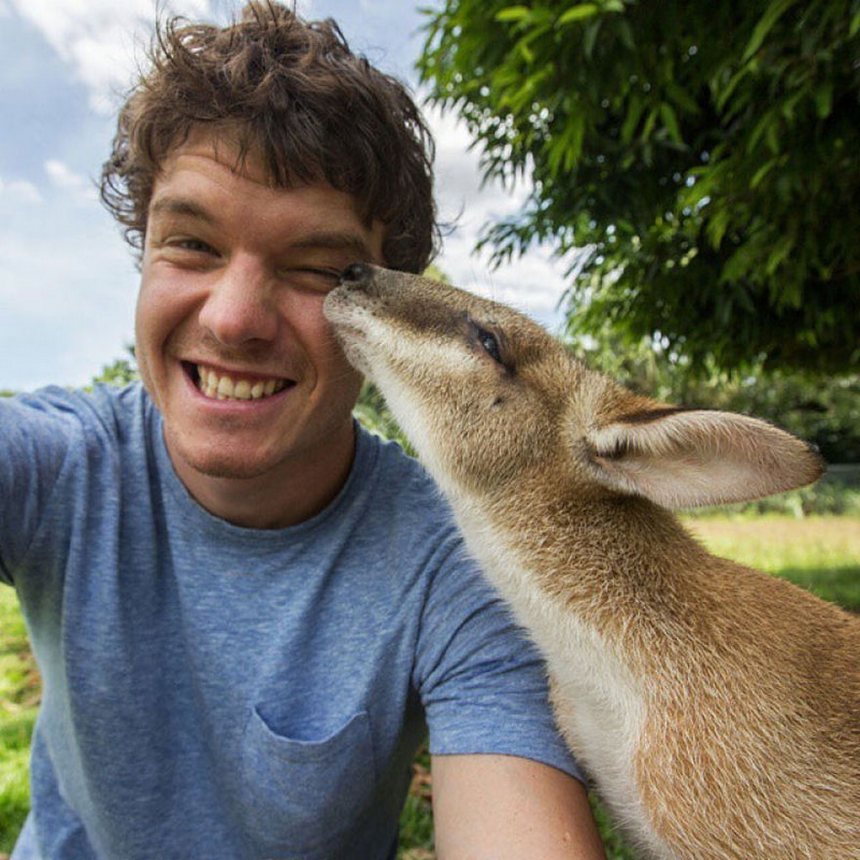 allan dixon master selfies with animals 1