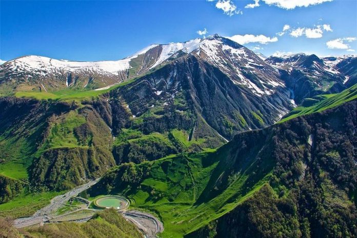 backpacking-in-georgia-land-of-caucasus-mountains beautiful images georgia photo photography travel (1)