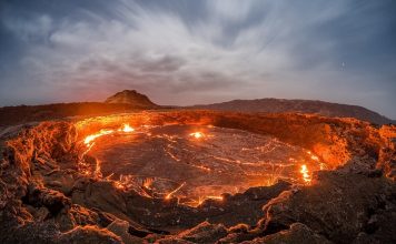 gateway of hell joel santos photographer captures rare photos of 100 year old lava lake ethiopia (1)